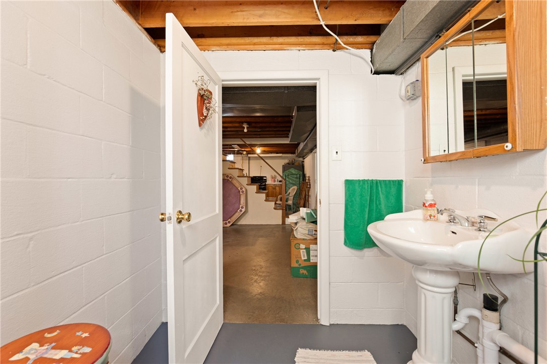 Somerset Twp, Pennsylvania 15501, United States, 3 Bedrooms Bedrooms, ,2 BathroomsBathrooms,Residential,Pending,160276