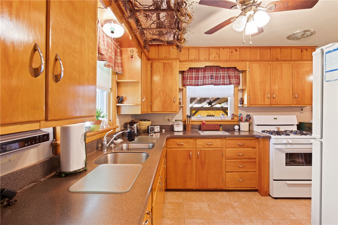 Somerset Twp, Pennsylvania 15501, United States, 3 Bedrooms Bedrooms, ,2 BathroomsBathrooms,Residential,Pending,160276