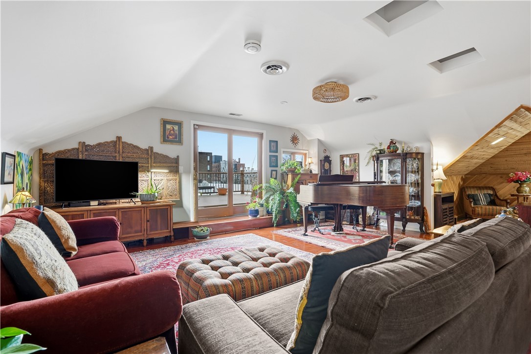 825 Morewood Ave PH2