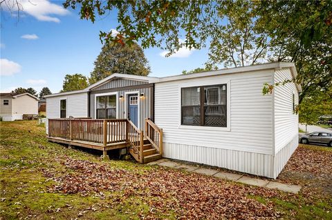 Photo of 426 Perry Cir, Cranberry Twp, PA 16066 (MLS # 1726421)