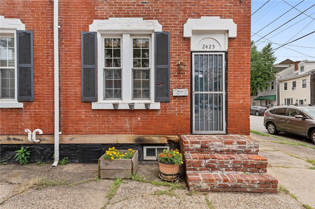 2425 Jane St