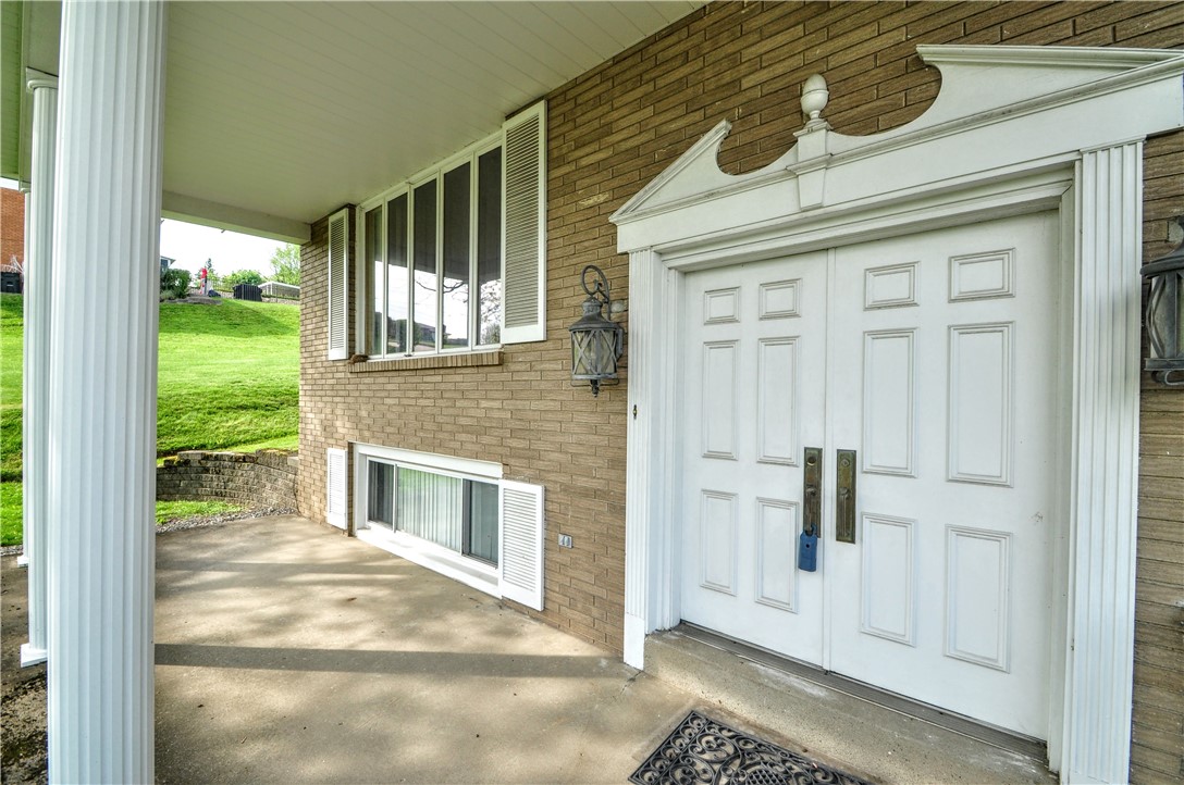130 Fairfield Dr Dr, Monessen, Pennsylvania image 2