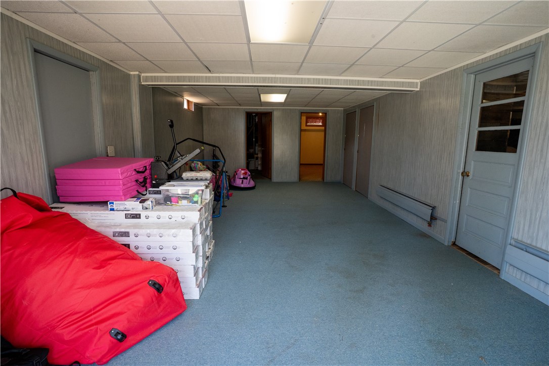 Scott Twp - Law, Pennsylvania 16101, United States, 5 Bedrooms Bedrooms, ,3 BathroomsBathrooms,Residential,Contingent,88479