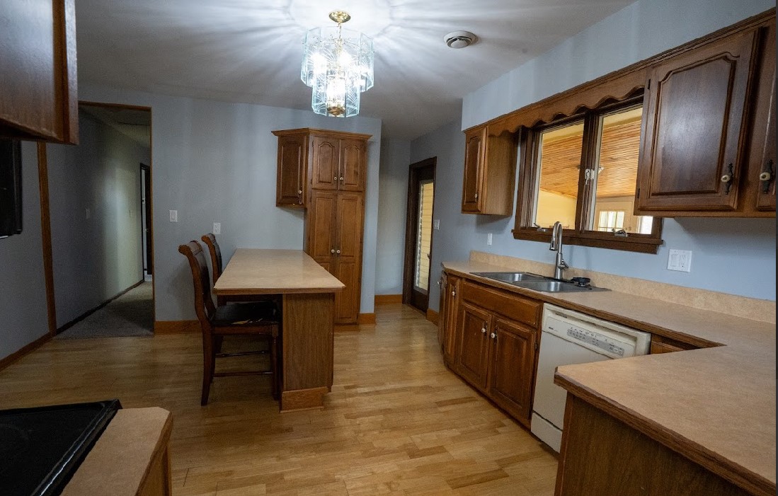 Scott Twp - Law, Pennsylvania 16101, United States, 5 Bedrooms Bedrooms, ,3 BathroomsBathrooms,Residential,Contingent,88479