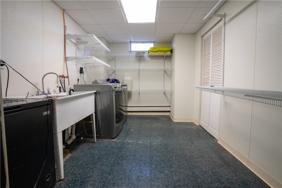 Scott Twp - Law, Pennsylvania 16101, United States, 5 Bedrooms Bedrooms, ,3 BathroomsBathrooms,Residential,Contingent,88479