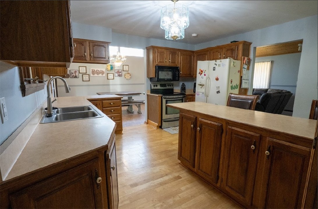 Scott Twp - Law, Pennsylvania 16101, United States, 5 Bedrooms Bedrooms, ,3 BathroomsBathrooms,Residential,Contingent,88479