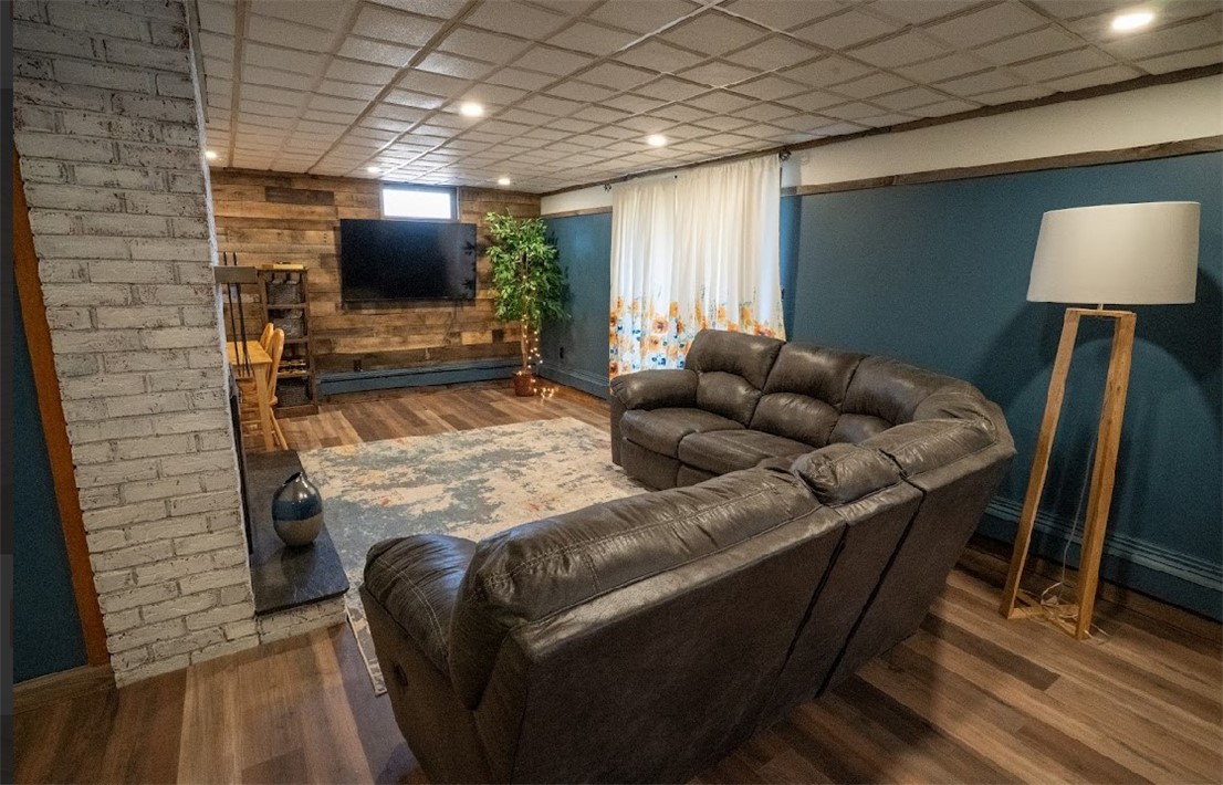 Scott Twp - Law, Pennsylvania 16101, United States, 5 Bedrooms Bedrooms, ,3 BathroomsBathrooms,Residential,Contingent,88479