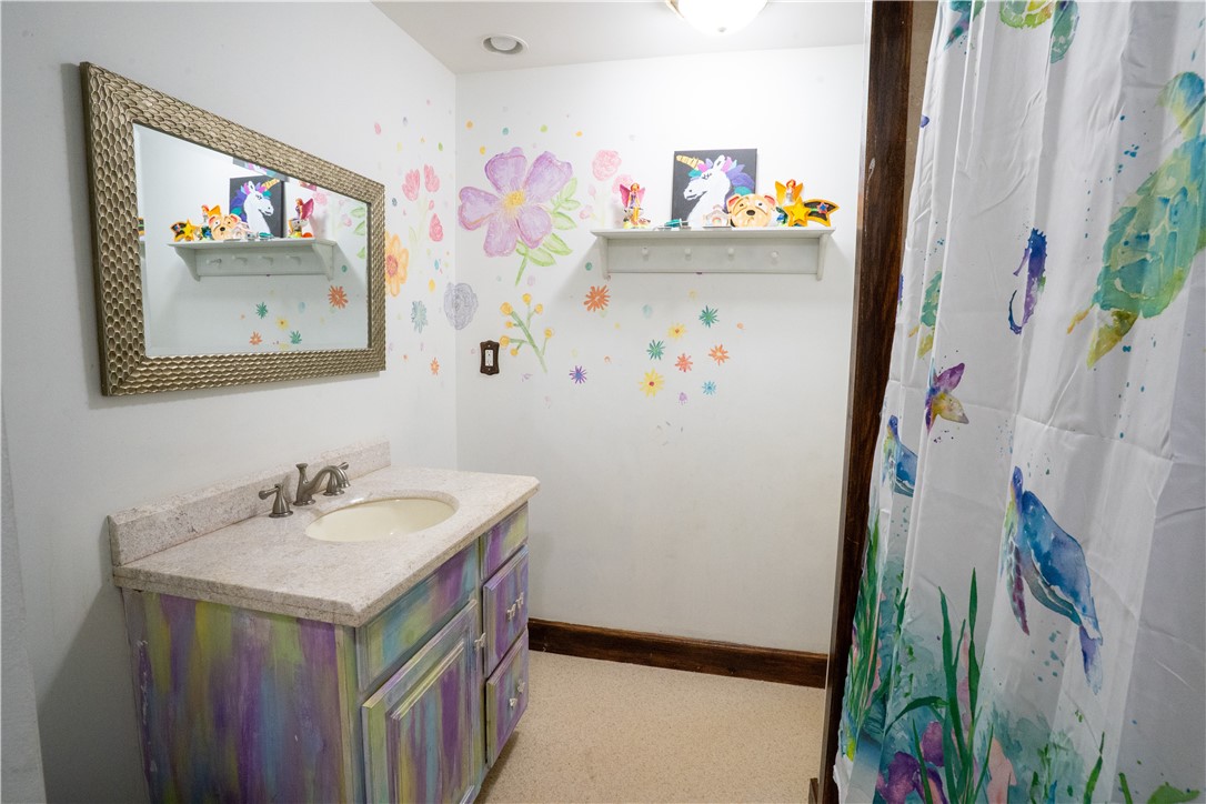 Scott Twp - Law, Pennsylvania 16101, United States, 5 Bedrooms Bedrooms, ,3 BathroomsBathrooms,Residential,Contingent,88479