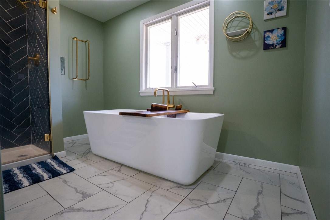 Scott Twp - Law, Pennsylvania 16101, United States, 5 Bedrooms Bedrooms, ,3 BathroomsBathrooms,Residential,Contingent,88479