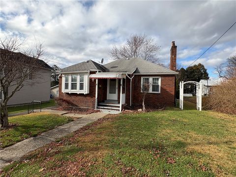 Photo of 189 Columbia Ave, Greenville, PA 16125 (MLS # 1732029)