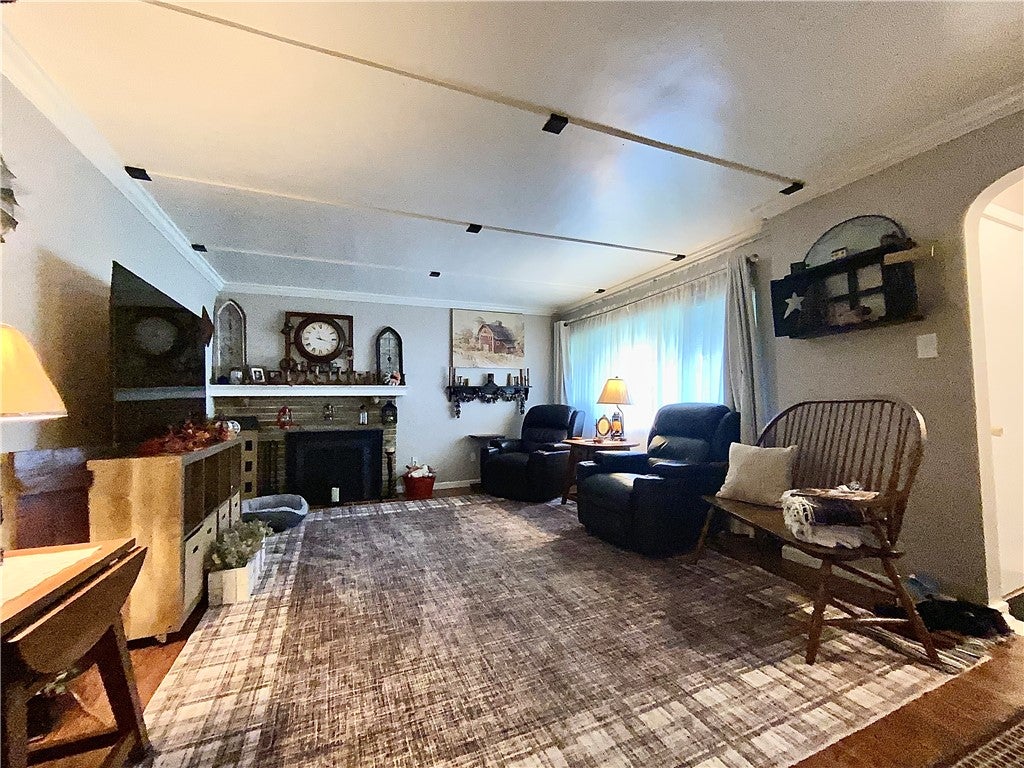 2544 Leslie Dr