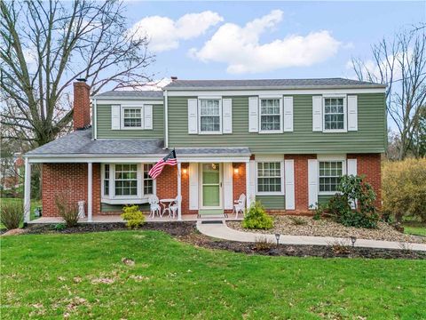 Photo of 162 E Edgewood Dr, McMurray, PA 15317 (MLS # 1746111)