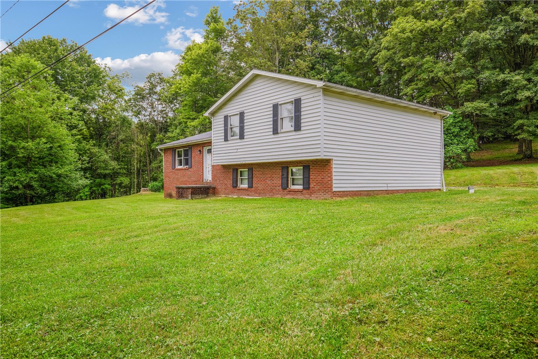 South Fork, Pennsylvania 15956, United States, 3 Bedrooms Bedrooms, ,2 BathroomsBathrooms,Residential,Active,169613