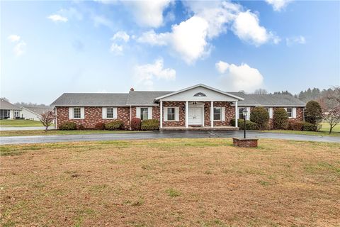 Photo of 104 Industry Ln, Uniontown, PA 15401 (MLS # 1731545)