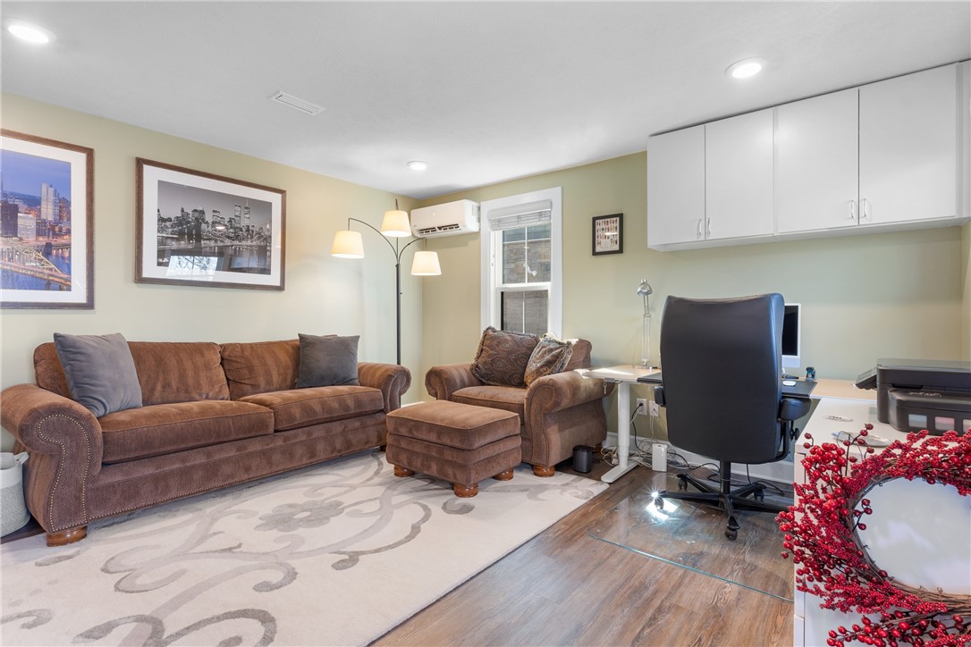 Upper St. Clair, Pennsylvania 15241, United States, 3 Bedrooms Bedrooms, ,3 BathroomsBathrooms,Residential,Pending,107542