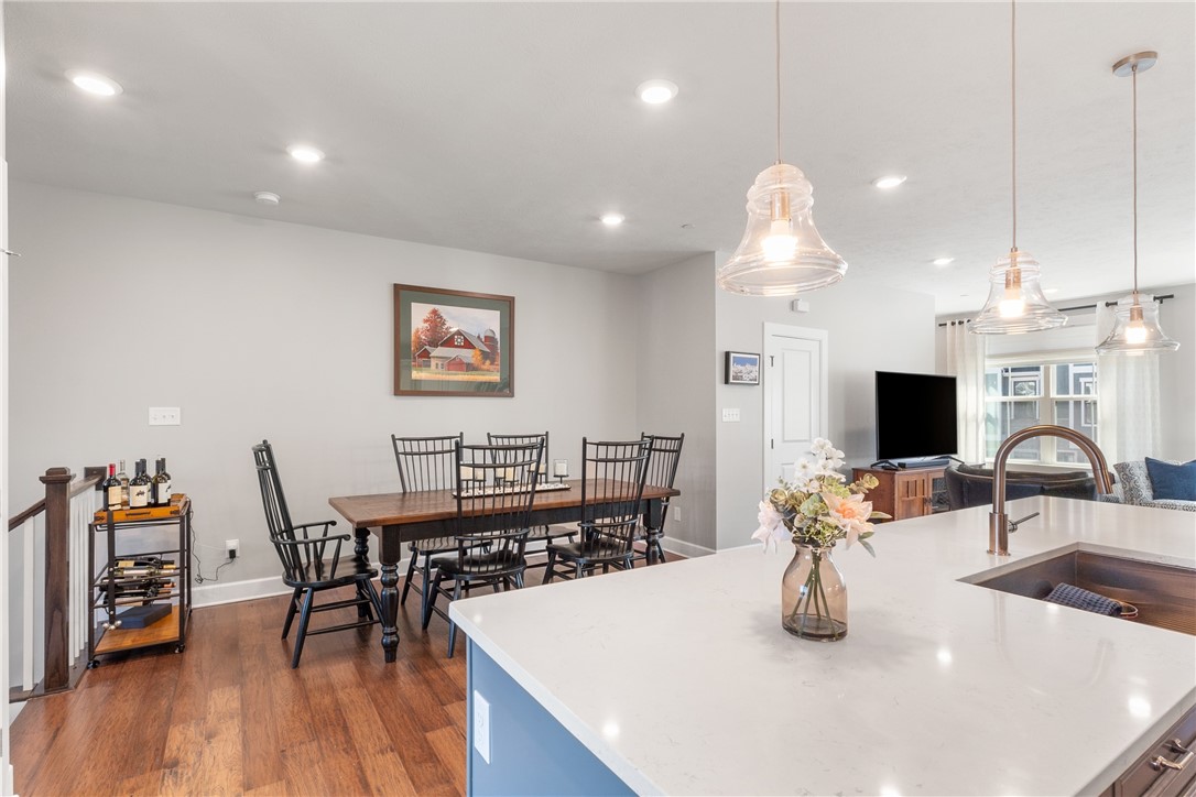 Upper St. Clair, Pennsylvania 15241, United States, 3 Bedrooms Bedrooms, ,3 BathroomsBathrooms,Residential,Pending,107542