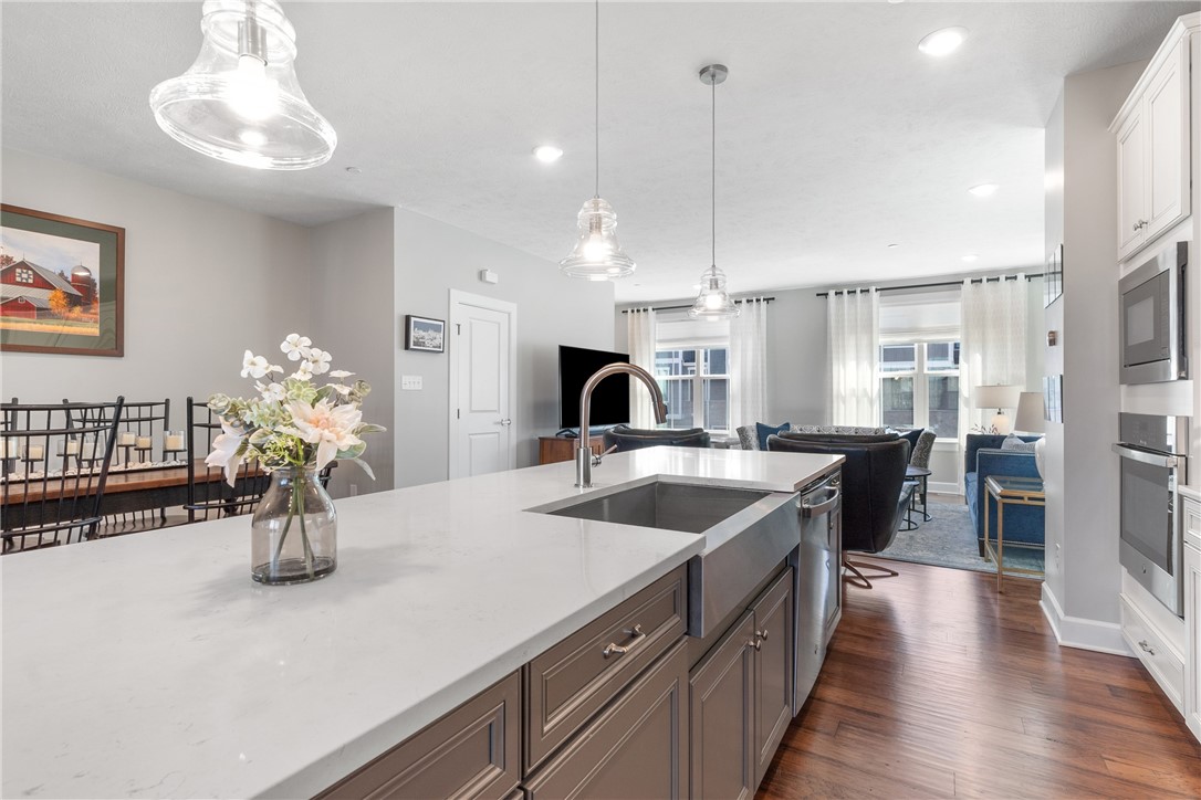 Upper St. Clair, Pennsylvania 15241, United States, 3 Bedrooms Bedrooms, ,3 BathroomsBathrooms,Residential,Pending,107542