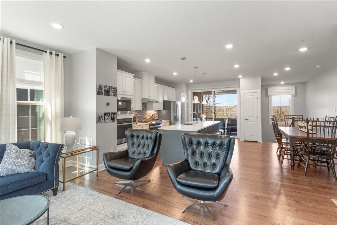 Upper St. Clair, Pennsylvania 15241, United States, 3 Bedrooms Bedrooms, ,3 BathroomsBathrooms,Residential,Pending,107542