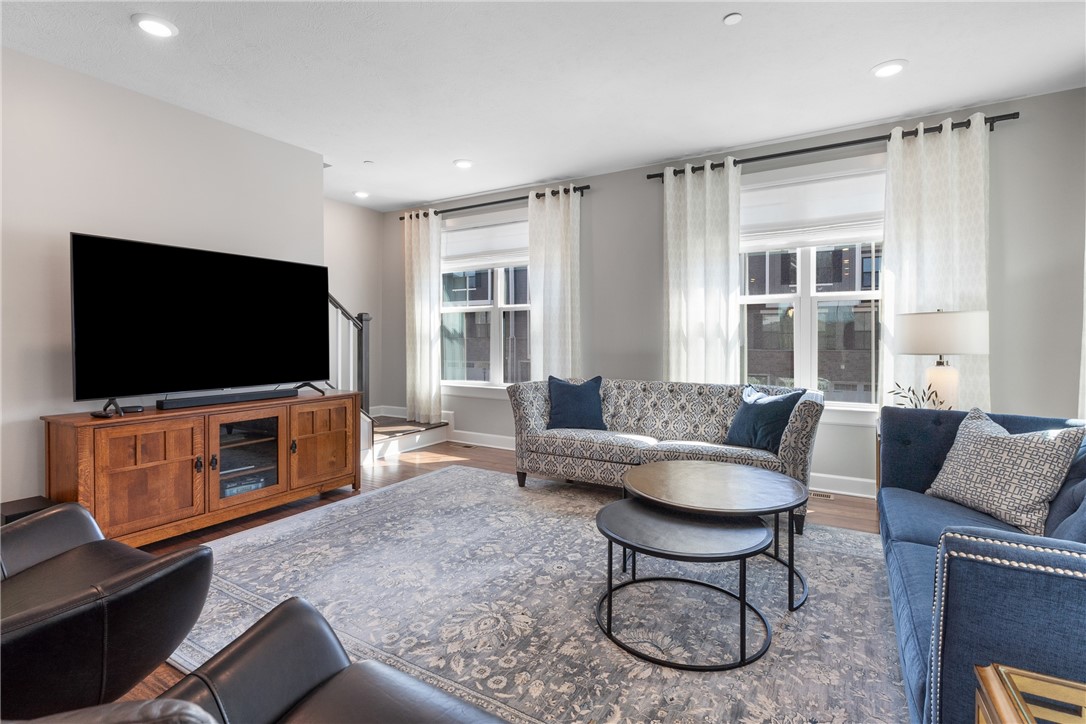 Upper St. Clair, Pennsylvania 15241, United States, 3 Bedrooms Bedrooms, ,3 BathroomsBathrooms,Residential,Pending,107542