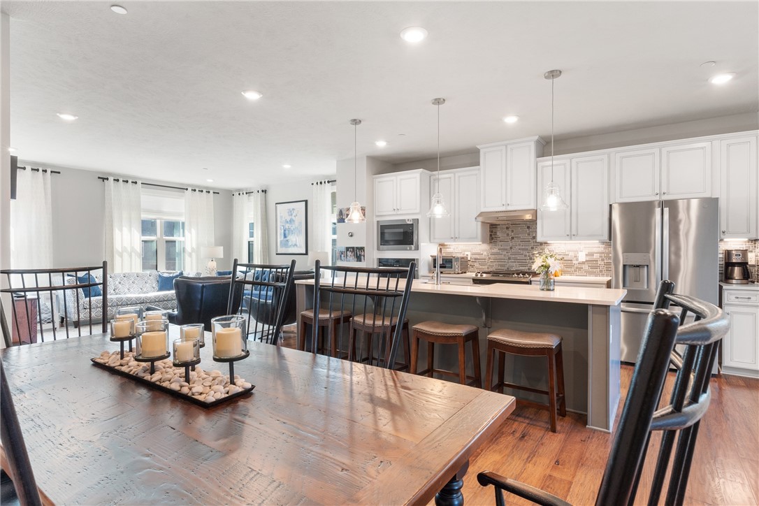 Upper St. Clair, Pennsylvania 15241, United States, 3 Bedrooms Bedrooms, ,3 BathroomsBathrooms,Residential,Pending,107542