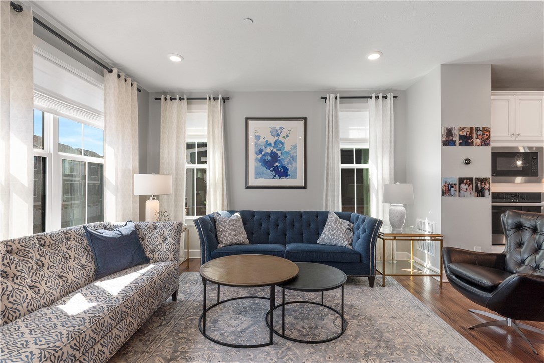 Upper St. Clair, Pennsylvania 15241, United States, 3 Bedrooms Bedrooms, ,3 BathroomsBathrooms,Residential,Pending,107542