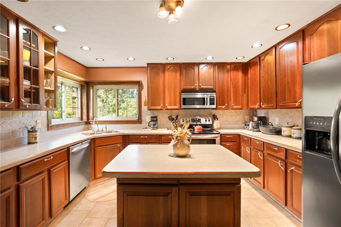 Allegheny Twp, Pennsylvania 15538, United States, 6 Bedrooms Bedrooms, ,3 BathroomsBathrooms,Residential,Active,180562