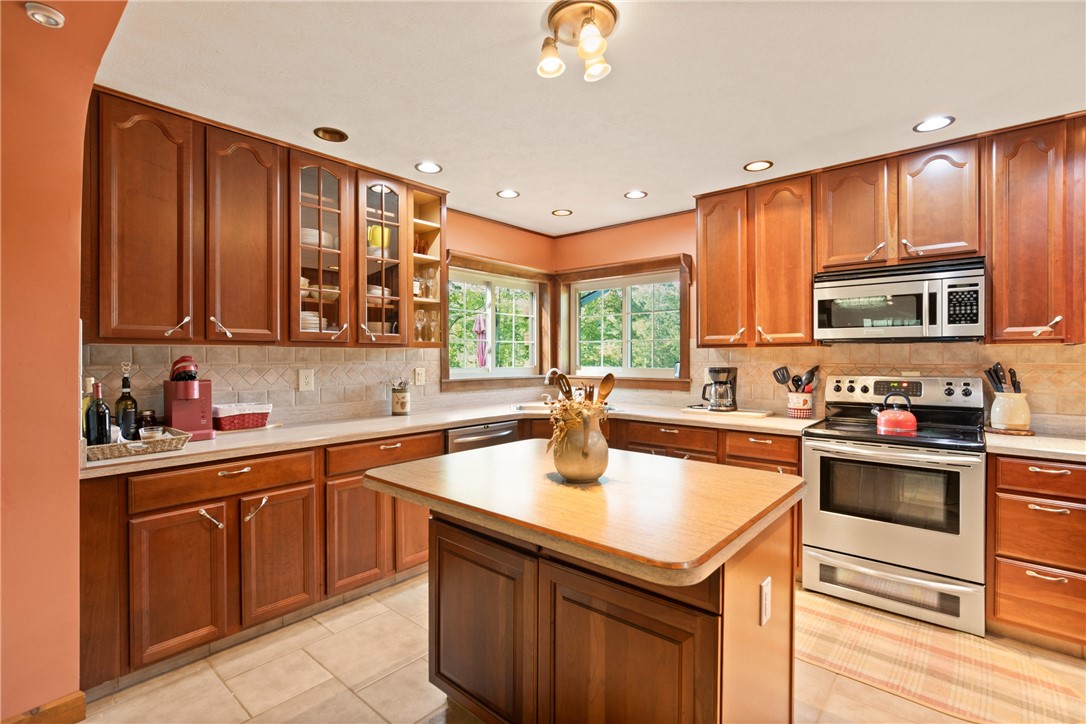 Allegheny Twp, Pennsylvania 15538, United States, 6 Bedrooms Bedrooms, ,3 BathroomsBathrooms,Residential,Active,180562