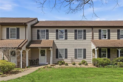 Photo of 233 Roscommon Pl, McMurray, PA 15317 (MLS # 1746833)