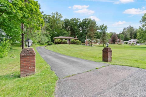 Photo of 215 Arborwood Dr, Gibsonia, PA 15044 (MLS # 1761794)