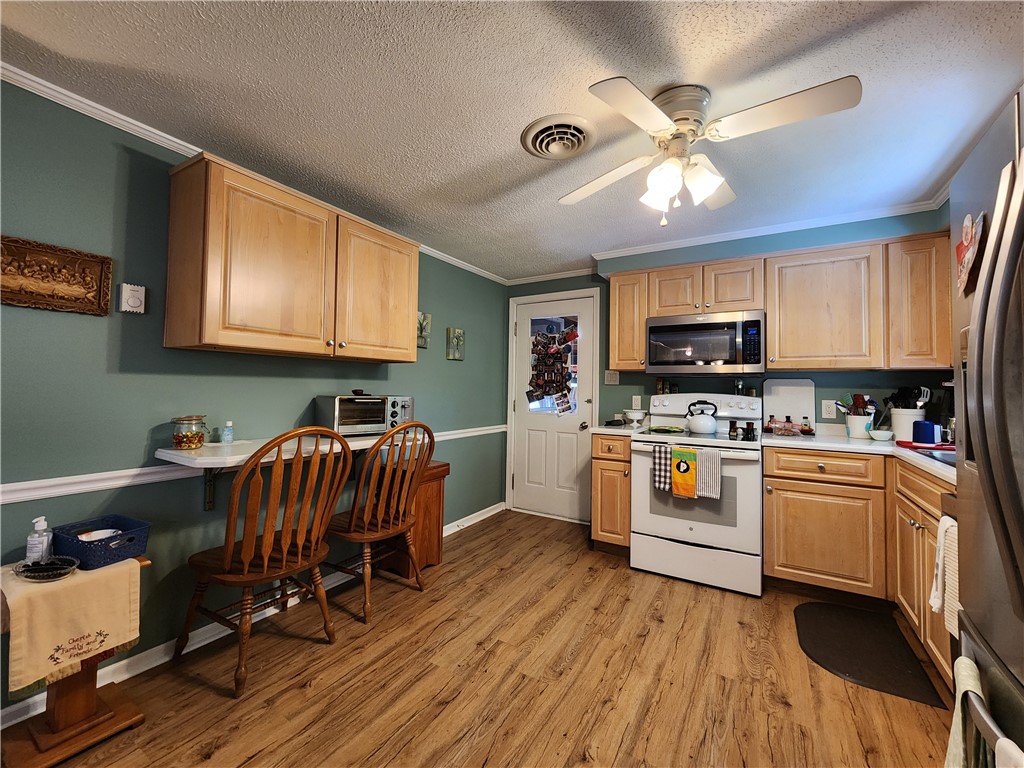 Coolspring Twp, Pennsylvania 16137, United States, 3 Bedrooms Bedrooms, ,3 BathroomsBathrooms,Residential,Active,56350