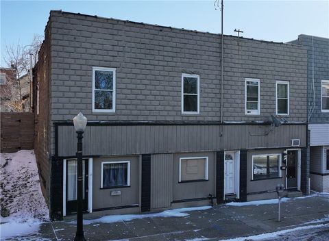 Photo of 221 5th St, Ellwood City, PA 16117 (MLS # 1737868)