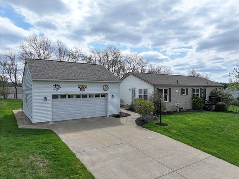 Photo of 1616 Glenn St, Mc Donald, PA 15057 (MLS # 1748536)