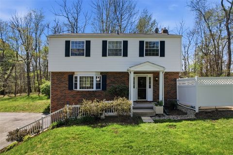 Photo of 5705 Summit St, Gibsonia, PA 15044 (MLS # 1748598)