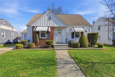 Photo of 707 Tidball Ave, Grove City, PA 16127 (MLS # 1741808)