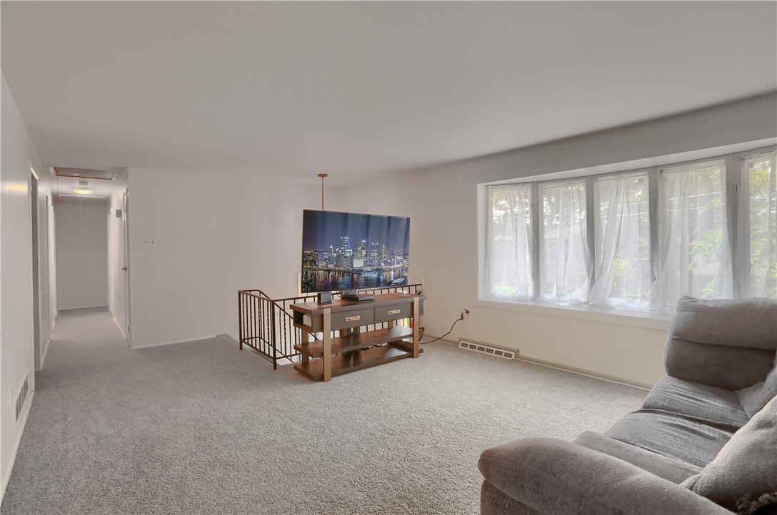 McCandless, Pennsylvania 15237, United States, 3 Bedrooms Bedrooms, ,3 BathroomsBathrooms,Residential,Active,177443