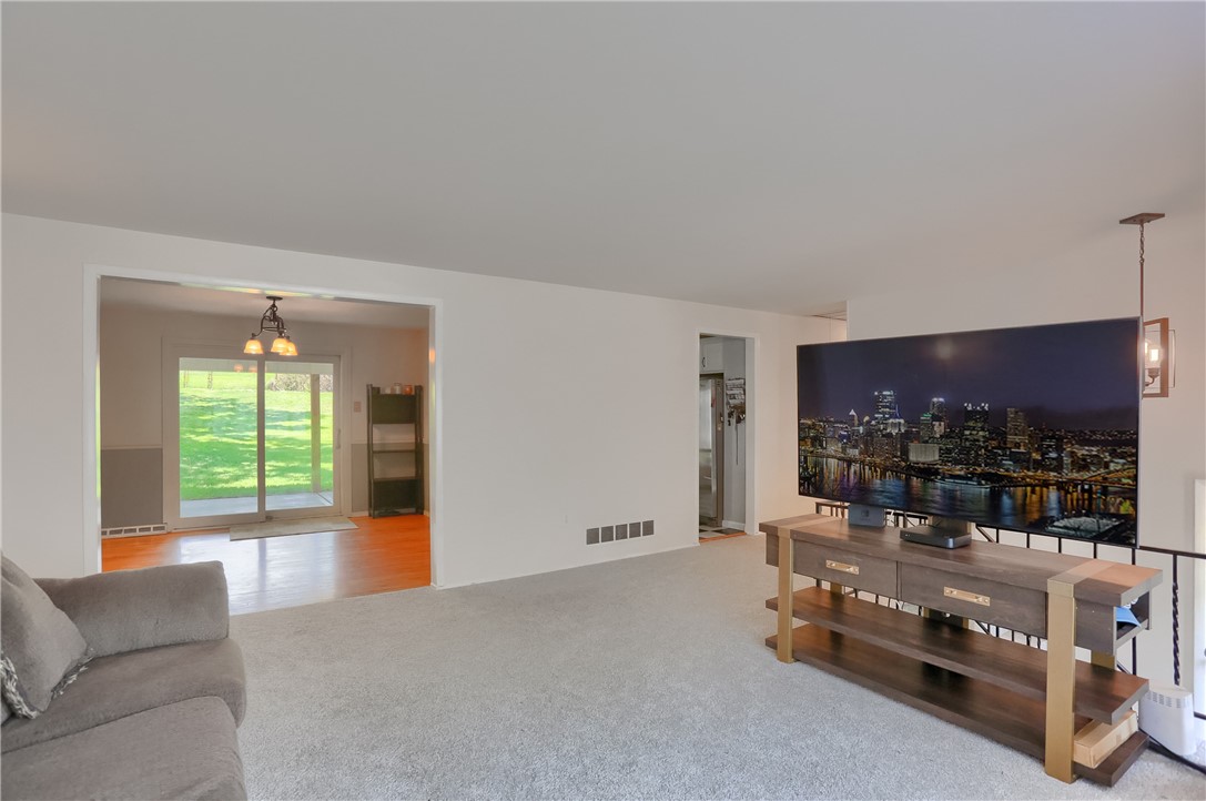 McCandless, Pennsylvania 15237, United States, 3 Bedrooms Bedrooms, ,3 BathroomsBathrooms,Residential,Active,177443