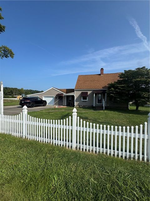 Photo of 204 Meason St Ln, Connellsville, PA 15425 (MLS # 1751940)