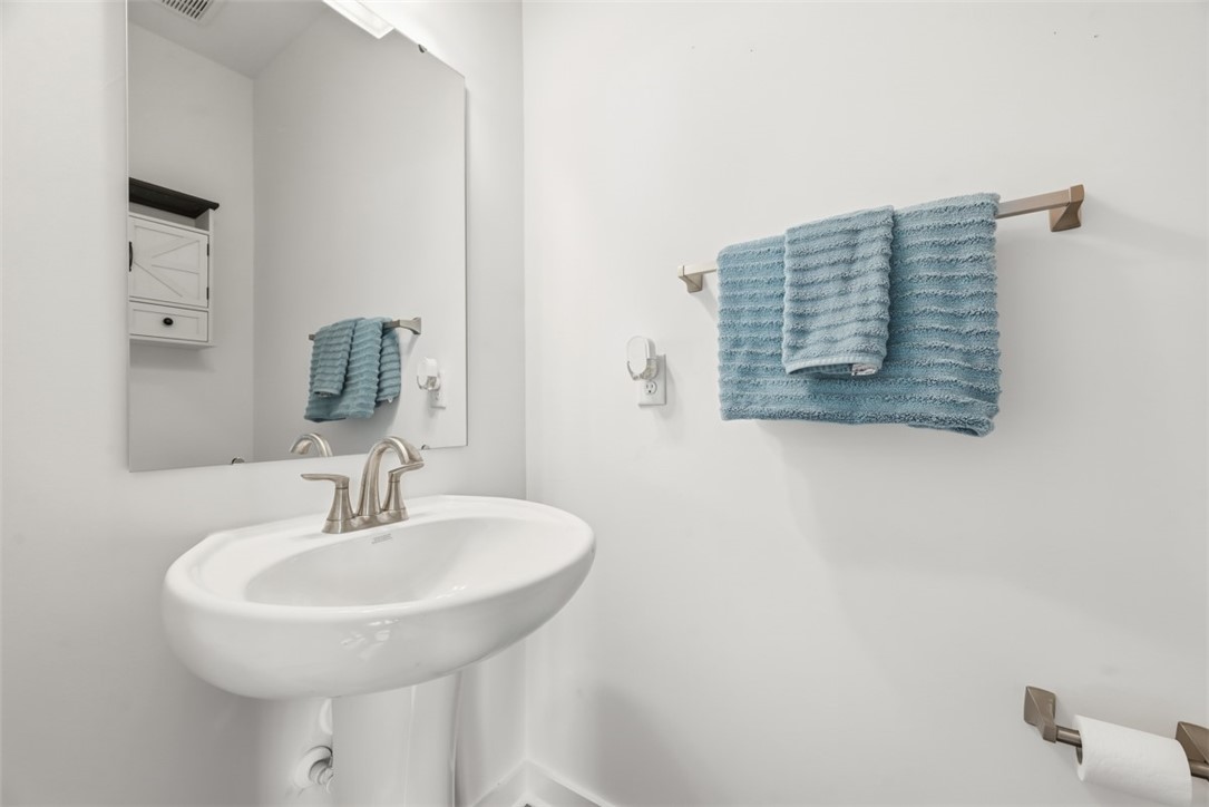 Franklin Park, Pennsylvania 15143, United States, 5 Bedrooms Bedrooms, ,4 BathroomsBathrooms,Residential,Active,256386