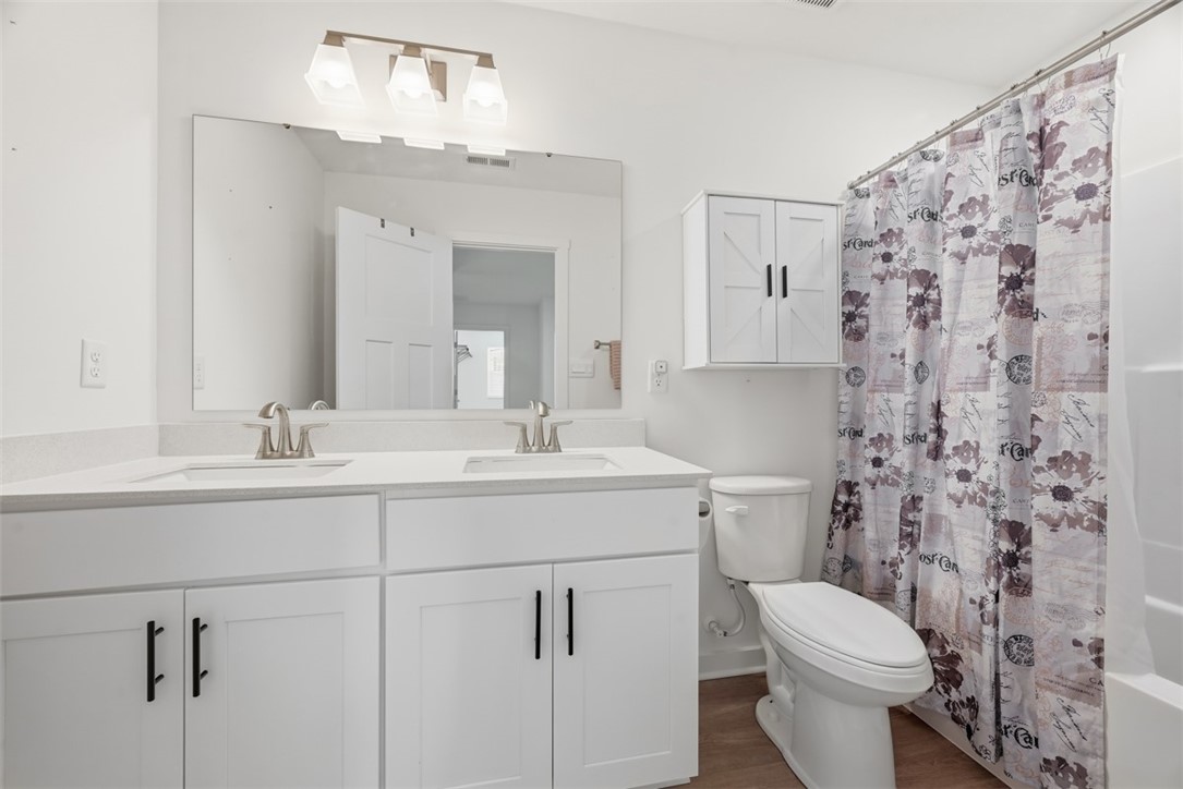 Franklin Park, Pennsylvania 15143, United States, 5 Bedrooms Bedrooms, ,4 BathroomsBathrooms,Residential,Active,256386