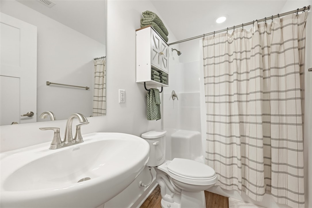 Franklin Park, Pennsylvania 15143, United States, 5 Bedrooms Bedrooms, ,4 BathroomsBathrooms,Residential,Active,256386