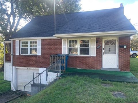Photo of 301 Pennview Dr, Penn Hills, PA 15147 (MLS # 1725346)