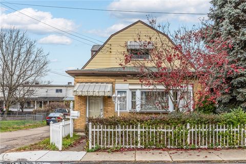 Photo of 109 Helen St, Mc Kees Rocks, PA 15136 (MLS # 1731459)