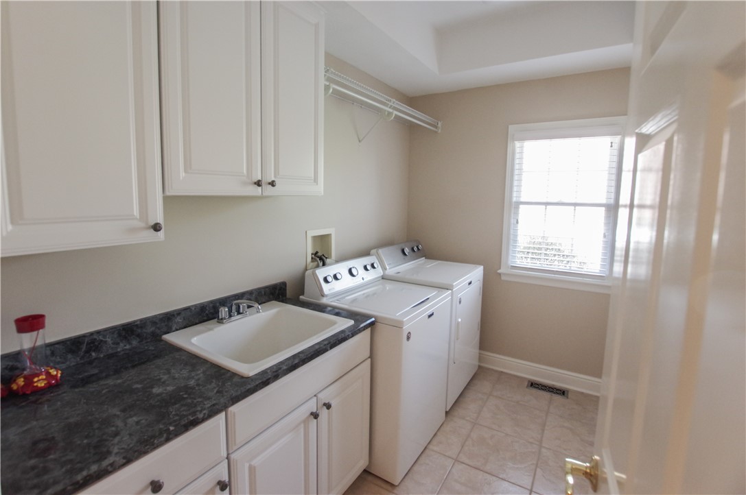 Peters Twp, Pennsylvania 15367, United States, 4 Bedrooms Bedrooms, ,5 BathroomsBathrooms,Residential,Active,106516