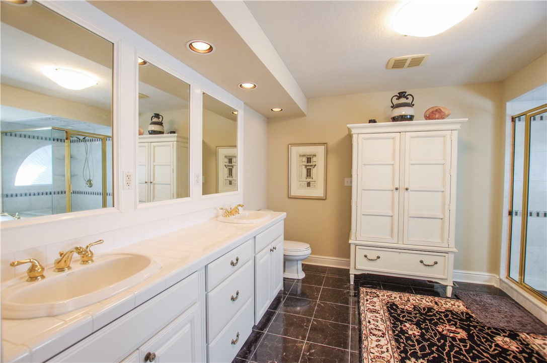 Peters Twp, Pennsylvania 15367, United States, 4 Bedrooms Bedrooms, ,5 BathroomsBathrooms,Residential,Active,106516