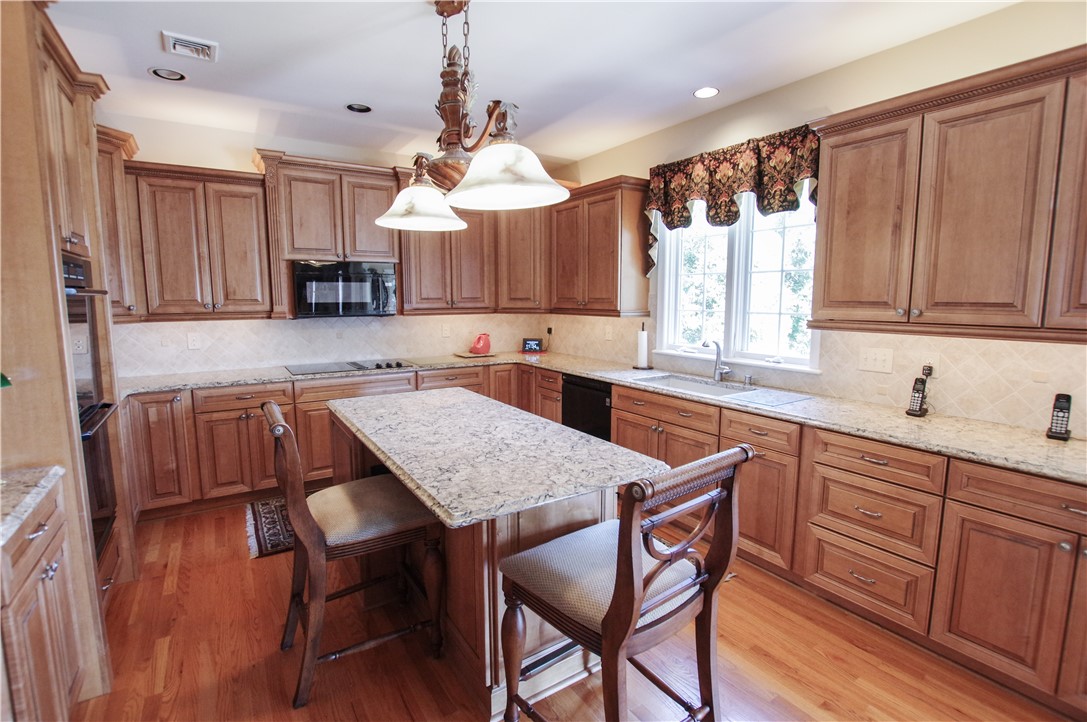 Peters Twp, Pennsylvania 15367, United States, 4 Bedrooms Bedrooms, ,5 BathroomsBathrooms,Residential,Active,106516