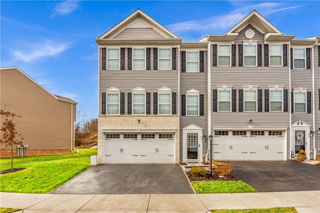 215 Lockheed Dr Dr, Coraopolis, Pennsylvania image 1