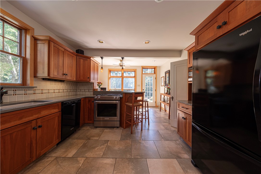 Big Beaver, Pennsylvania 16157, United States, 2 Bedrooms Bedrooms, ,2 BathroomsBathrooms,Residential,Active,228147