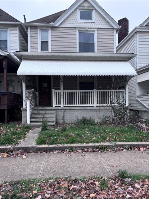 Photo of 121 Hamilton Ave, Vandergrift, PA 15690 (MLS # 1731235)