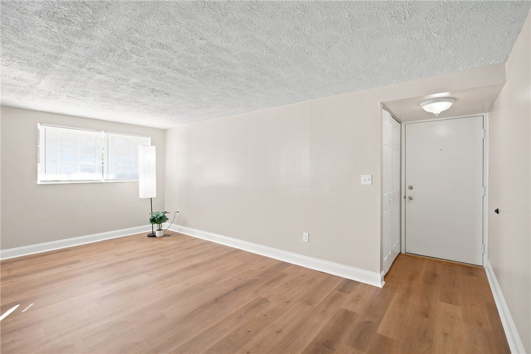 957 Wood Hollow