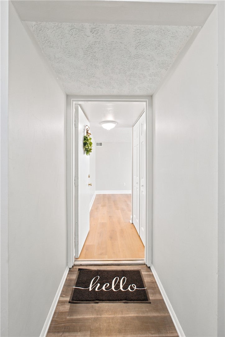 957 Wood Hollow